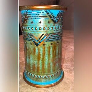 Pink Zebra turquoise harmony accent shade